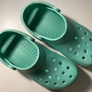 Crocs Classic Clog in Pistachio womens 8/mens 6